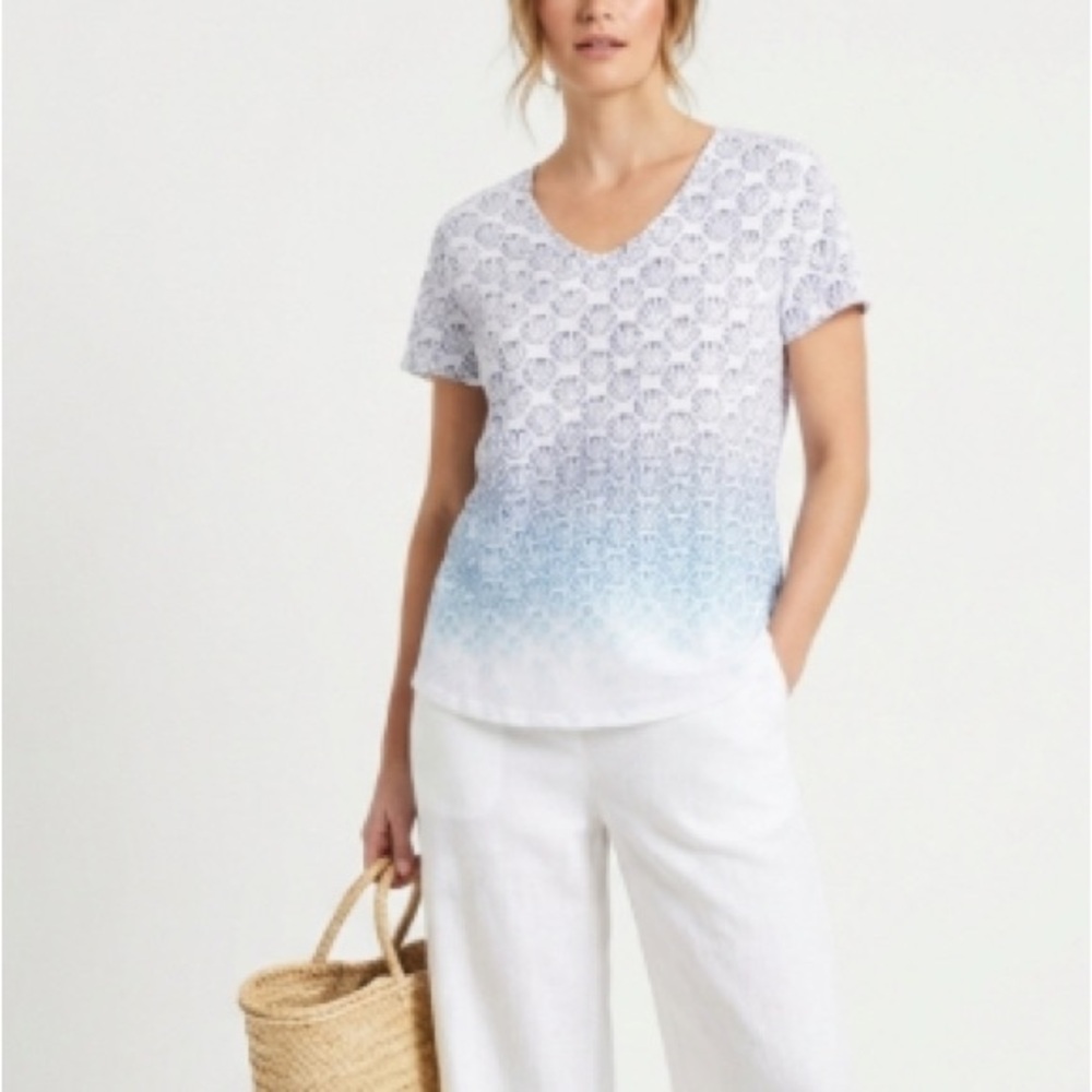 Weekends by Chico shell pattern Coastal white & Blue Women's Top / tee size M